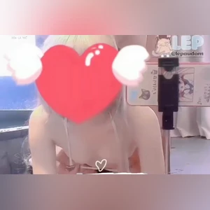 Doggy em teen tóc vàng bím đẹp trong phòng tắm rên nhẹ nhàng tình cảm