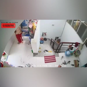 Hack Camera Các em gái tay vịn thay đồ để tiếp khách