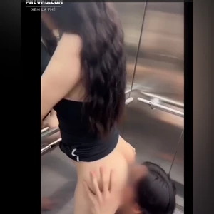 Vkcklananh9496 chịch nhau từ thang máy xuống hầm để xe