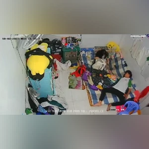 Đưa bạn gái về nhà làm chuyện người lớn bị phụ huynh check camera phát hiện ra