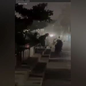 Bài thể dục độc lạ tại công viên được người dân quay lại