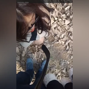 Dẫn em ra lò gạch đôi ta cùng đóng gạch xây nhà