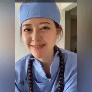 Xin thí chủ hãy cởi quần để bần đạo trừ tà cho thí chủ