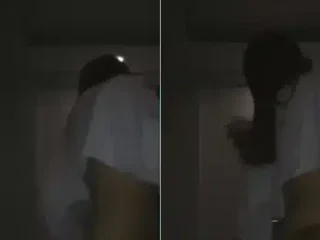 Em bảo thích chơi mạnh bạo vậy là chiều em dập cho bé không kịp thở