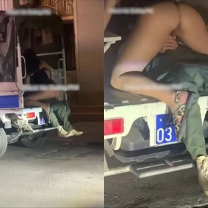 Cực Sốc cặp đôi public ngay trên xe CA Phường giữa phố xã đông người