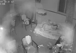 [SỐC] Bố dượng chơi cả mẹ lẫn con gái nuôi