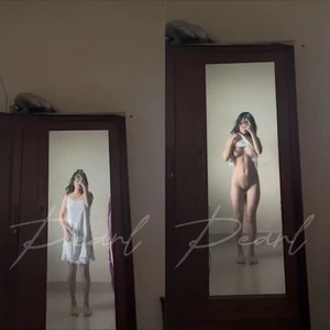 Em gái kính cận show hàng trươc gương