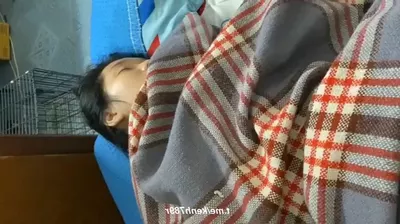 Lén lút nhét cu vào bướm em gái họ khi đang ngủ say