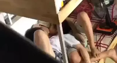 Quay lén cặp đổi sinh viên trong kỹ túc xã