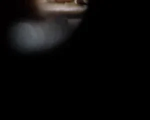 Đi ship hàng gặp ngay cảnh nóng của khách