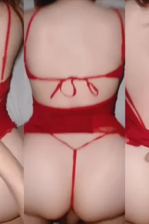 Nện vợ dâm trong bộ đồ lọt khe màu đỏ thật là cảm giác phấn khích