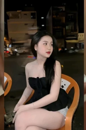 Thanh niên số hưởng bú được em sinh viên mặt xinh da trắng lồn hồng lắm nước mỗi tội YSL